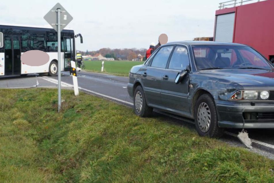 Die beiden Fahrzeuge stießen am Abzweig nach Droben zusammen.