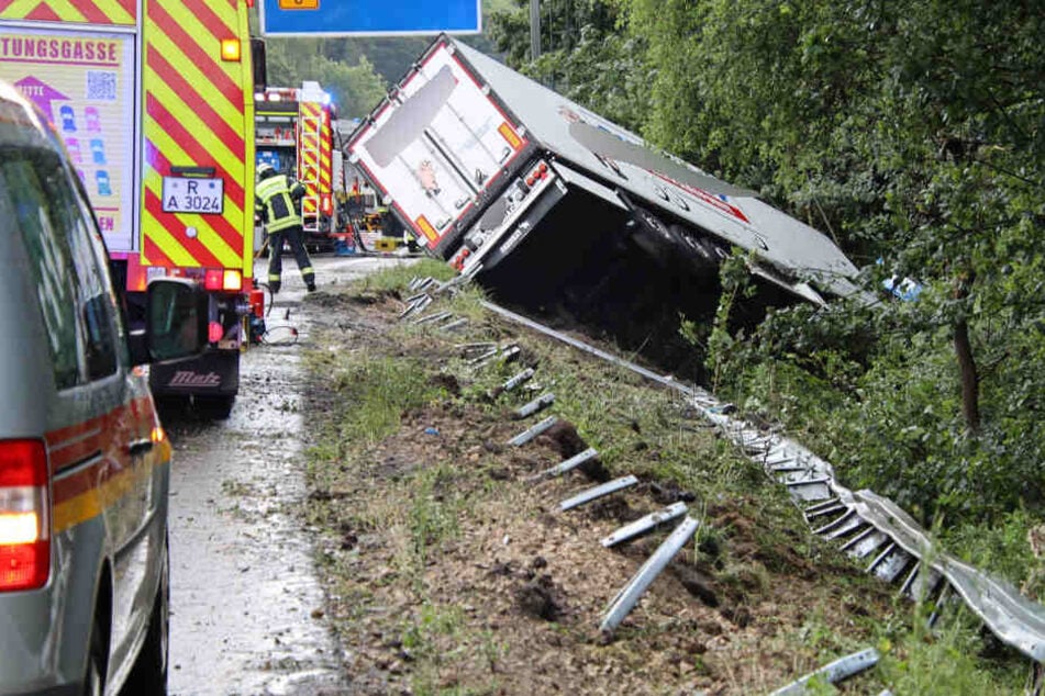 Todlicher Unfall Auf A3 Lkw Fahrer Sturzt Boschung Hinab Und Stirbt Tag24