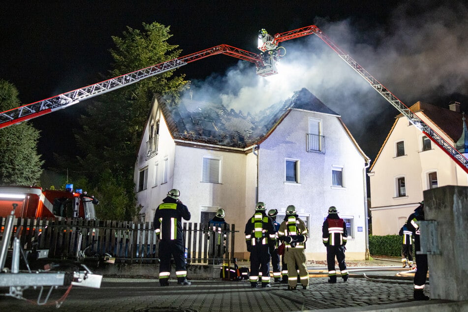 Brand-Drama in Nürnberg: Feuerwehr birgt Toten, Rettungskräfte verletzt