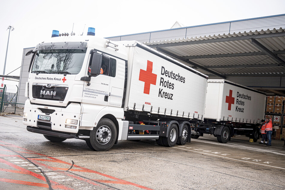 Ein Lastwagen voller Hilfsgüter vom Deutschen Roten Kreuz. Das DRK gehört zu den Organisationen, die sich aktiv im Bereich Bevölkerungsschutz und Rettung im In- und Ausland engagieren.