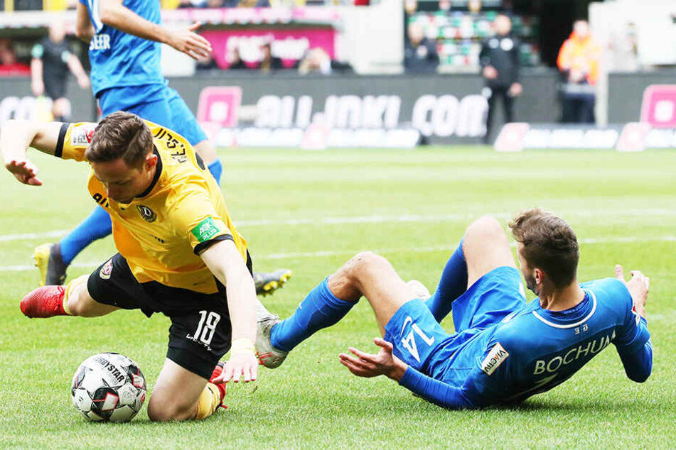 Im Rückspiel der Vorsaison gab es am 3. März ein 2:2 zwischen Dresden und Bochum, hier kämpfen Jannik Müller (l.) und Tom Weilandt um die Kugel. Es war Cristians Fiels erstes Spiel als Cheftrainer.