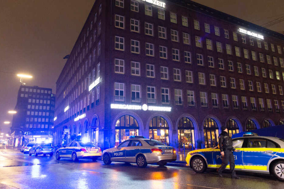 Die Polizei hatte das Verlagsgebäude umstellt.