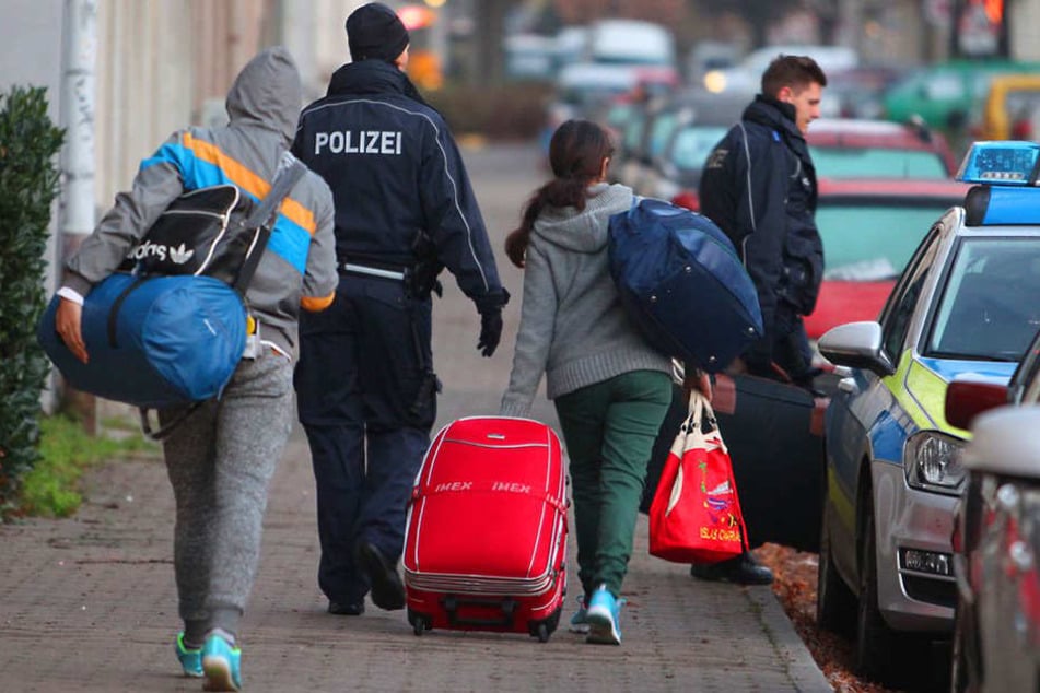 Immer mehr abgelehnte Asylbewerber warten nicht mehr auf die Zwangsabschiebung.