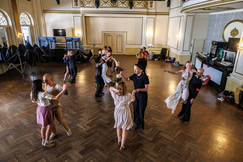 Im Ballsaal des Parkhotel proben die Paare für die Prohibitionsparty.