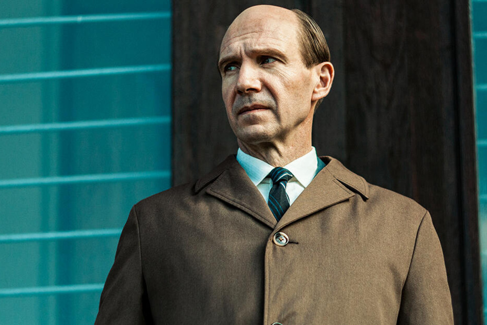 Alexander Puschkin (Ralph Fiennes) lehrt seinen Schützling viel über den Tanz und das Leben.