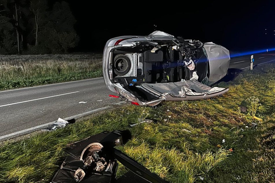 Der Hyundai schleuderte durch die Wucht des Aufpralls auf die Seite.