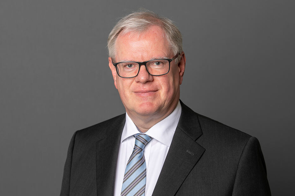 Stadtrat Hans-Joachim Brauns (60, CDU) fordert die schnellere Entfernung der Schmierereien und die Überwachung der Brücken.