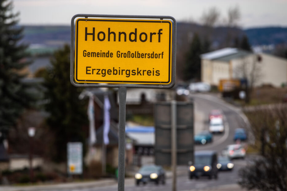 Laut und gefährlich: die Ortsdurchfahrt von Hohndorf.