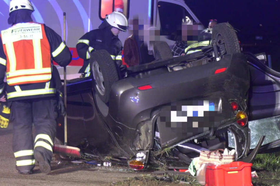 Der Chevrolet blieb auf dem Dach liegen.