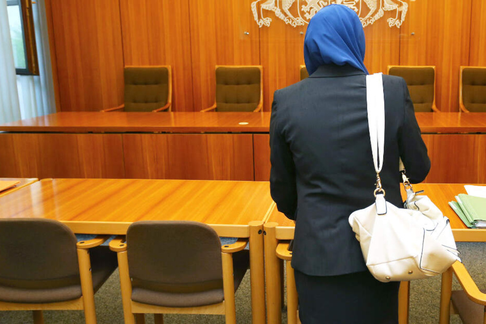 Eine Popularklage einer islamischen Religionsgemeinschaft gegen das Kopftuchverbot wurde abgewiesen.
