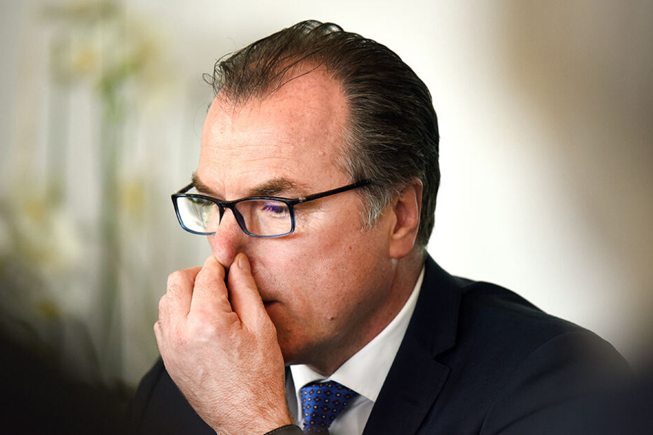 Tönnies begibt sich zunächst für drei Monate aus der Schalker Schusslinie.