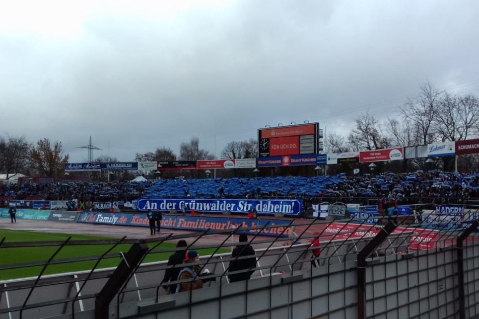 Rund 3000 Löwen-Fans waren ins Kölner Stadion gereist, um ihr Team zu unterstützen.