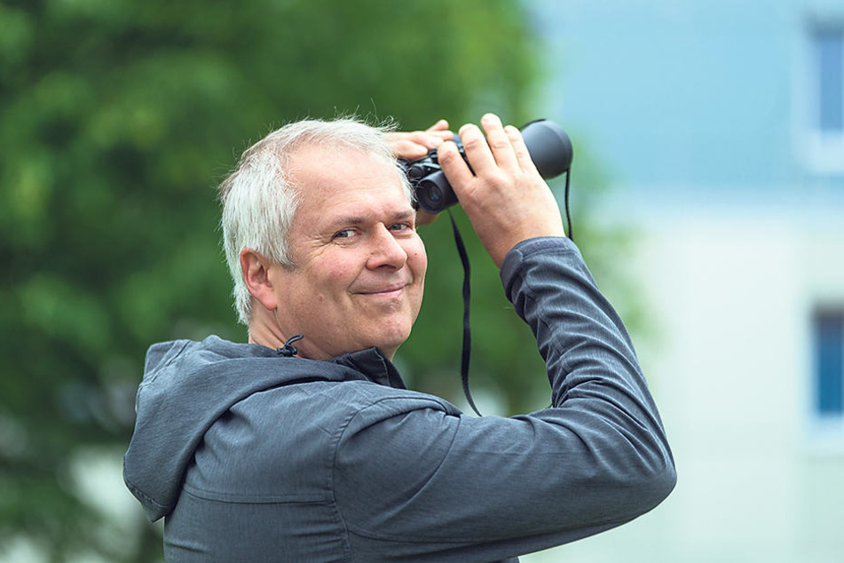 Harald Wolf (52), Mitarbeiter in der unteren Naturschutzbehörde des Umweltamtes,
beobachtet die Tiere.