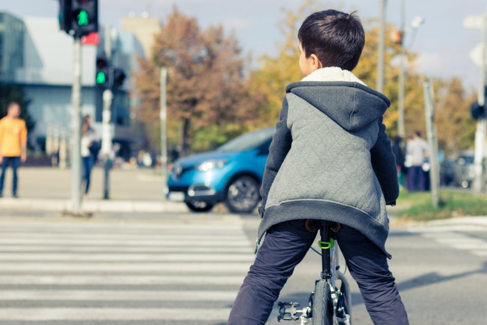 Vierjähriger Radfahrer schwer verletzt: Beim Straße Überqueren angefahren
