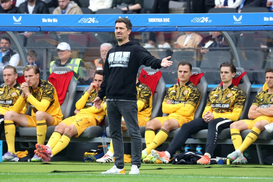 Thomas Stamm (42) und sein Glücks-Hoodie - viel gebracht hat er in dieser Saison noch nicht.