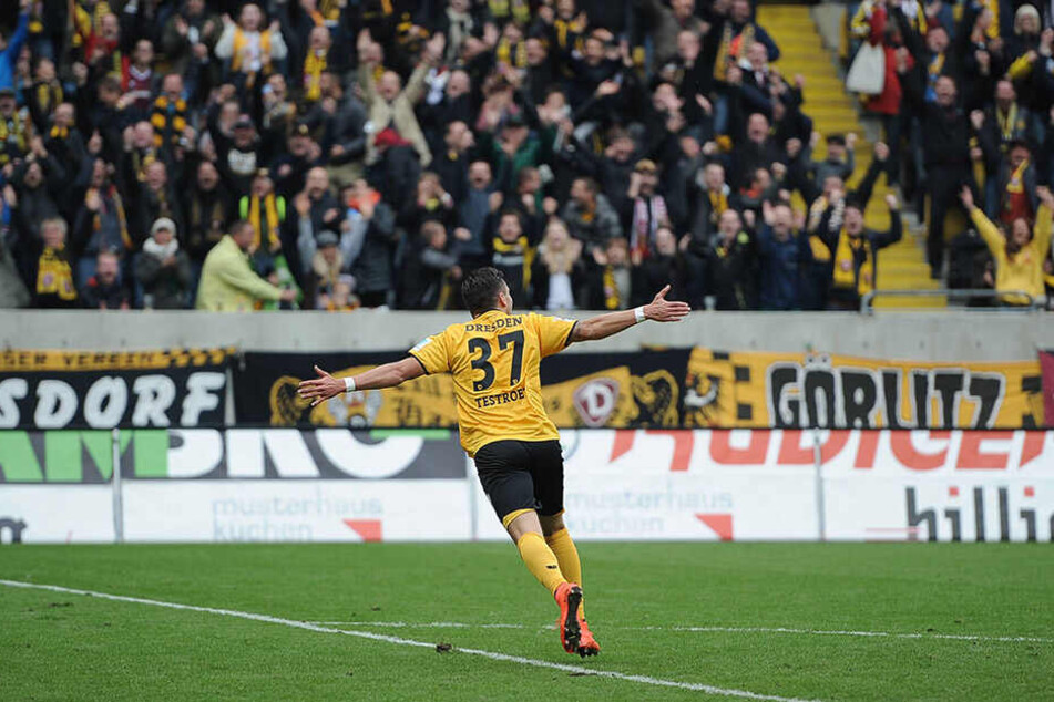 Völlig losgelöst: Vor knapp drei Jahren knipste Pascal Testroet mit Dresden dem VfB das Licht aus. Dynamo siegte 5:0, er erzielte den letzten Treffer.