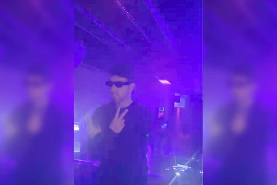 RWE-Trainer Gerber hatte an seinem 46. Geburtstag nach dem Derbysieg in einer Disko sichtlich Spaß.