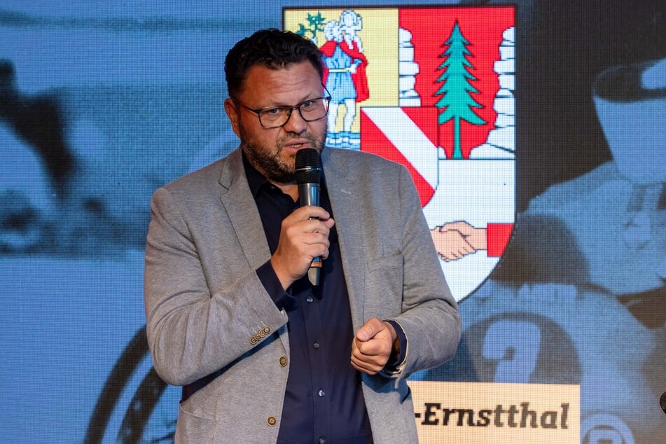 Lars Kluge (49, CDU) ist der Amtsinhaber und will auch in den kommenden Jahren Oberbürgermeister von Hohenstein-Ernstthal bleiben. Er hat aber drei Herausforderer.
