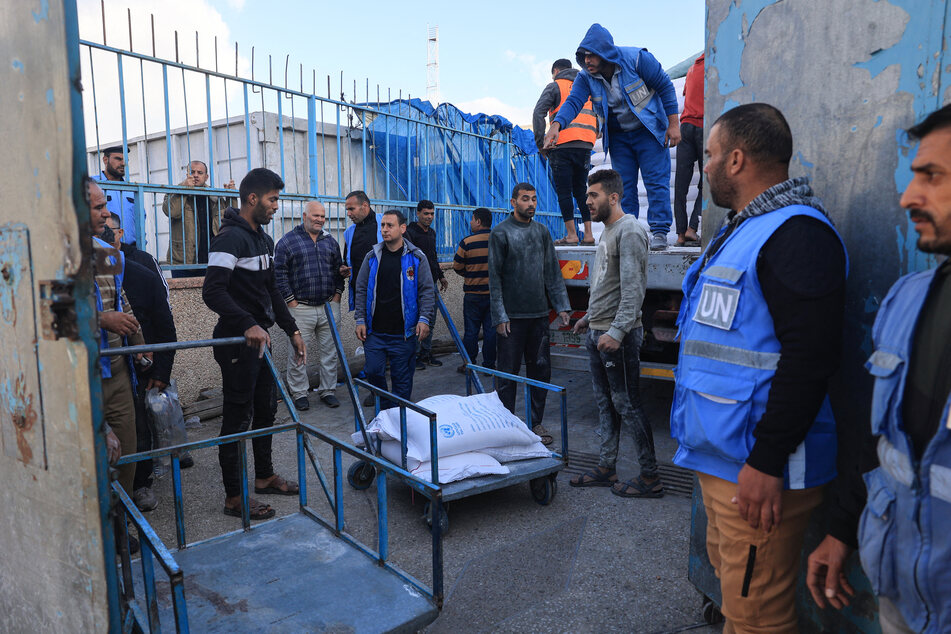Deutschland will dem UN-Palästinenserhilfswerk UNRWA voerst nicht mehr finanzieren. Mindestens zwölf Mitarbeiter der Organisation waren an den barbarischen Taten der Hamas beteiligt.