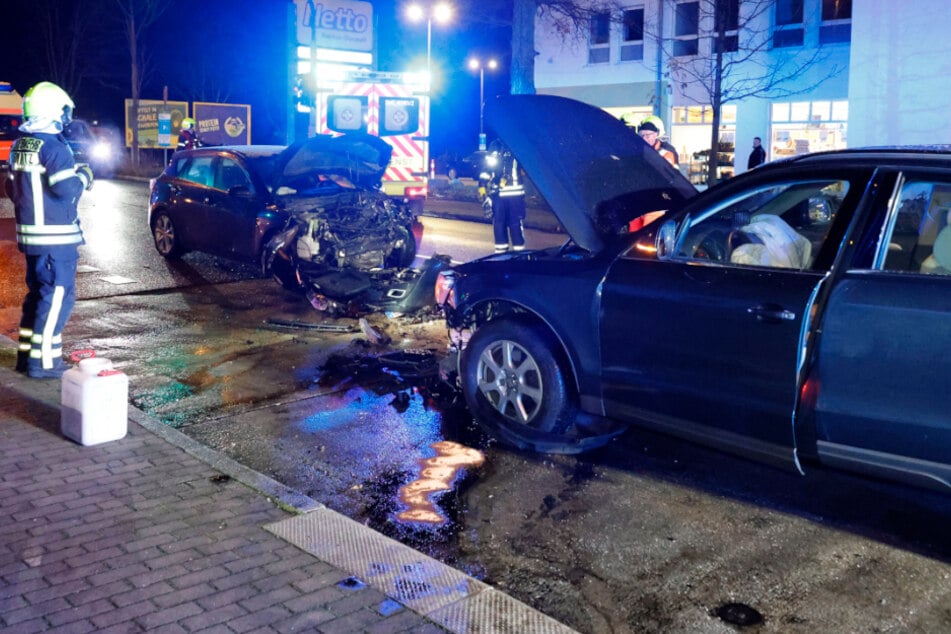 Schwerer Frontalcrash in Chemnitz: Mehrere Verletzte!
