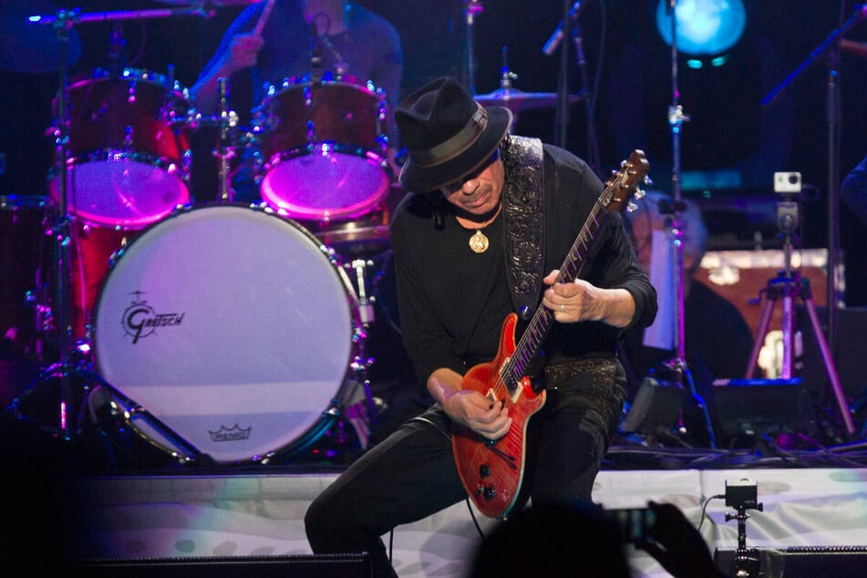 Musik ist seine Sprache, die Gitarre sein Werkzeug: Carlos Santana (77) spricht im aktuellen Playboy über Angst, KI und Hippie-Mentalität. (Archiv)