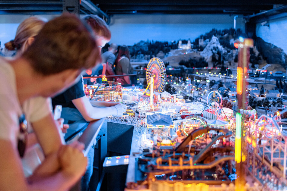 Die Miniaturwelten, wie hier das Modell vom Hamburger Volksfestes, begeistern seit Jahren Millionen Besucher.