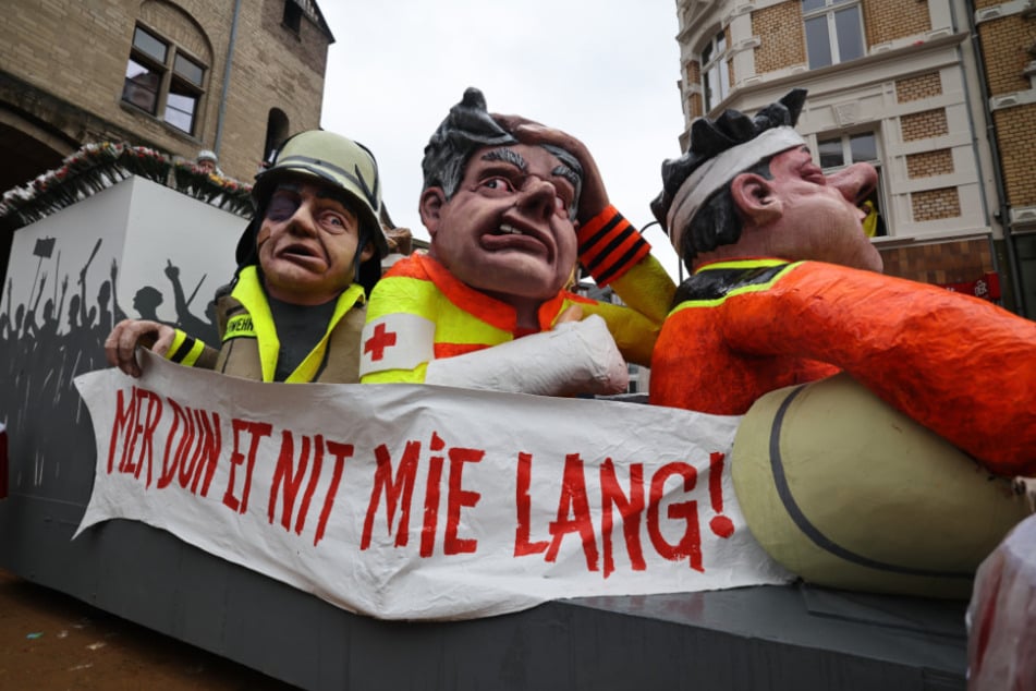 Auch in diesem Jahr sind haufenweise Persiflagen-Wagen in Kölle unterwegs.