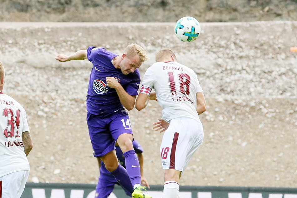 Pascal Köpke im August 2017, er köpft gegen seinen jetzigen Arbeitgeber Nürnberg das 3:0. In seinen zweieinhalb Spielzeiten in Aue schoss der Stürmer insgesamt 31 Tore, ging später für zwei Millionen Euro Ablöse zu Hertha BSC.
