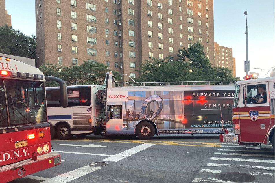 Die beiden New Yorker Busse waren voll besetzt, als sie miteinander kollidierten.