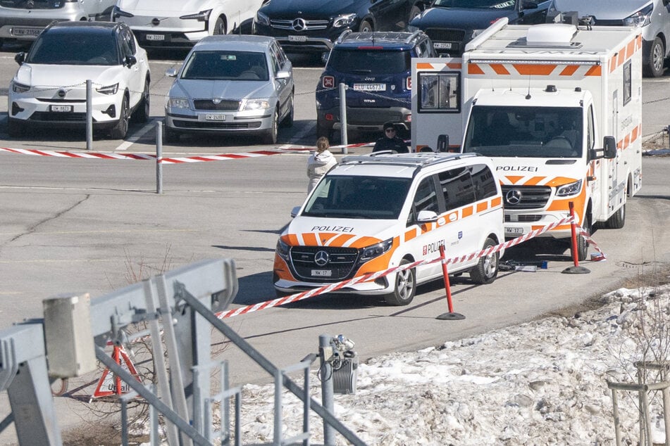 Drama in Skigebiet: Gondel stürzt ab und überschlägt sich mehrfach - ein Mensch stirbt