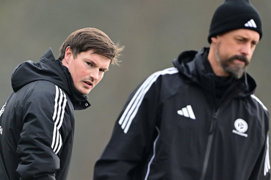 Im Februar war Sandro Wagner (37, r.) im Rahmen eines DFB-Lehrgangs im Volkspark zu Gast. Am Samstag treffen er und HSV-Coach Merlin Polzin (35) erneut aufeinander.