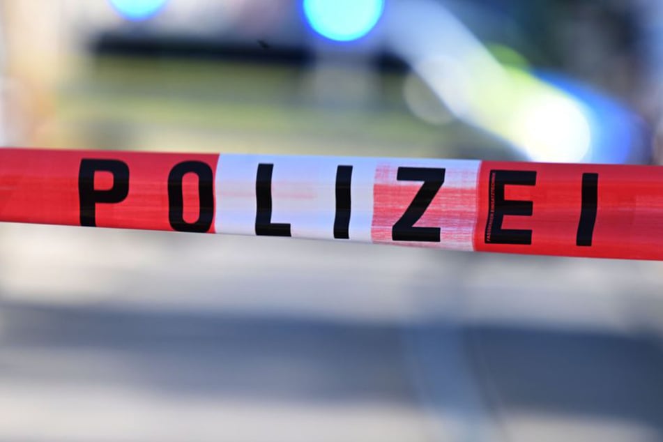 Messerattacke: Nachbarn hören Streit, plötzlich liegt ein Mann stark blutend im Hausflur