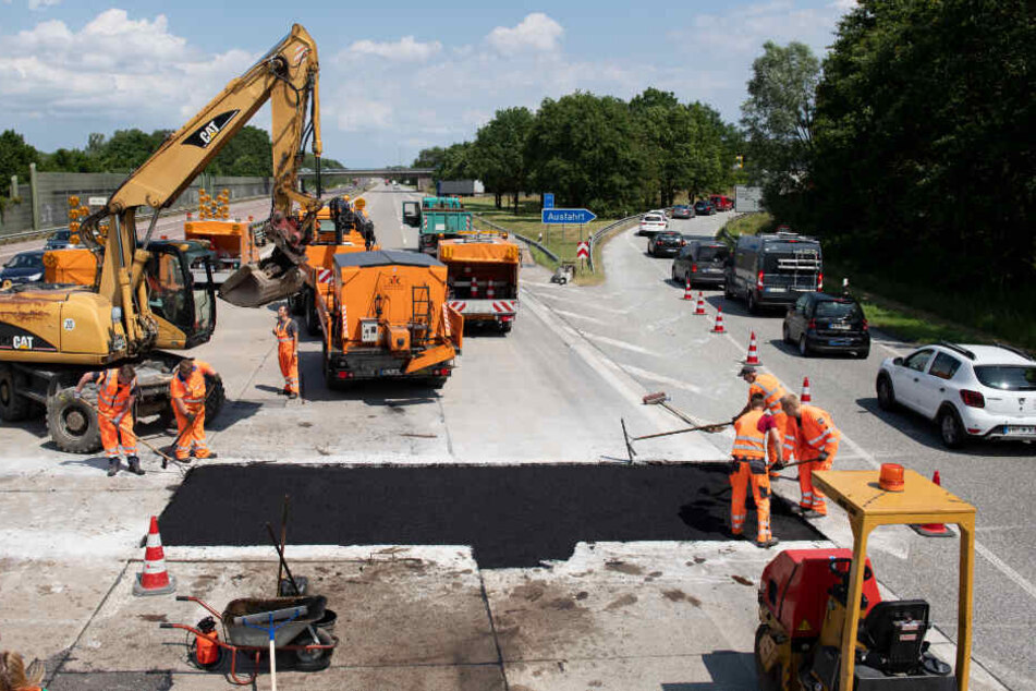 Die Hitzeschäden auf der Autobahn 1 bei Lübeck konnten am Montag größtenteils beseitigt werden.