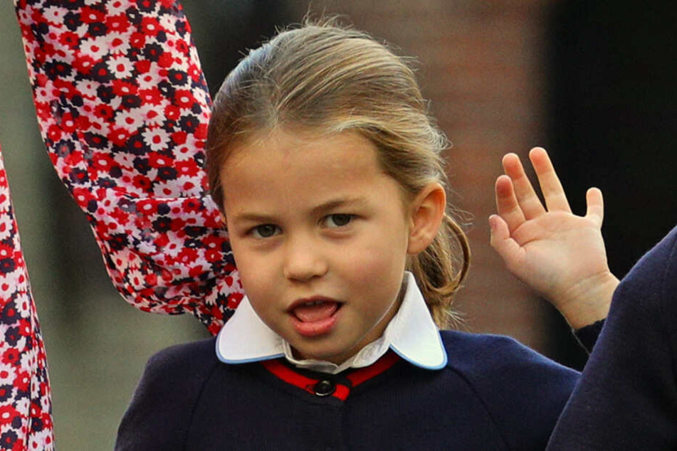 Prinzessin Charlotte winkt an ihrem ersten Schultag an der Schule "Thomas's Battersea".