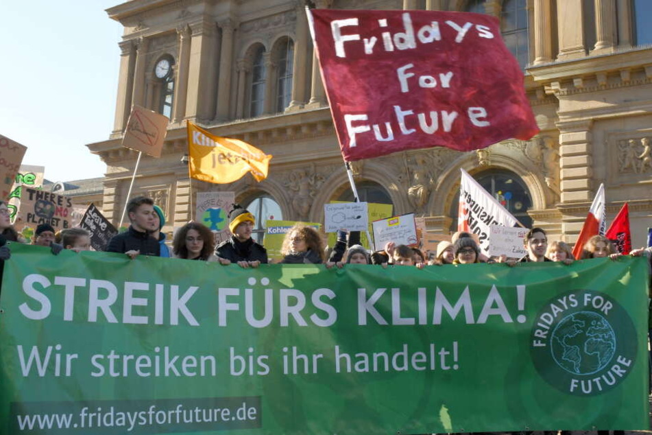 In Sachsens Großstädten wollen an diesem Freitag Schüler für eine bessere Klimapolitik demonstrieren - und sich am weltweiten Aktionstag unter dem Motto "Fridays for Future" beteiligen.