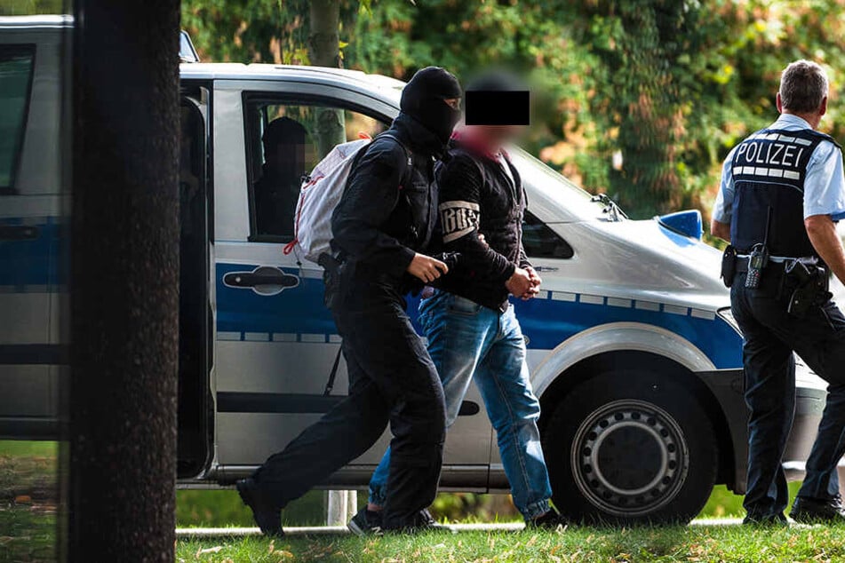 Insgesamt sechs Verdächtige wurden am Montag festgenommen, ein mutmaßliches Mitglied saß bereits in U-Haft.
