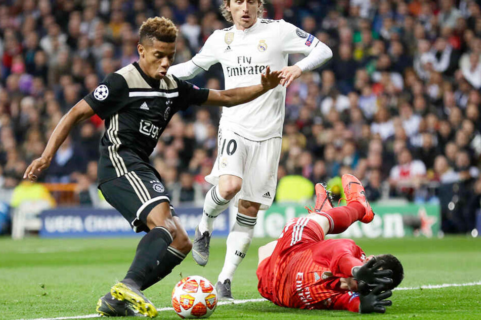 David Neres (l.) zeigte nicht nur beim unerwarteten Triumph im Santiago Bernabeu eine starke Leistung für Ajax Amsterdam. Hier erzielte der Edeltechniker das zwischenzeitliche 2:0 für seine Elf.