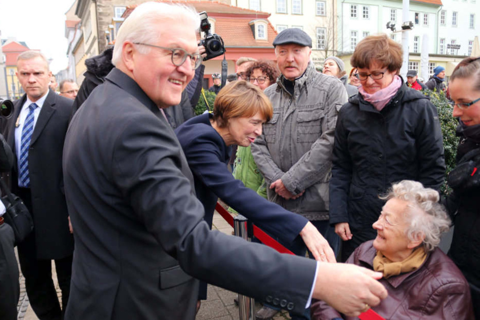 Vor der Staatskanzlei war Händeschütteln angesagt.