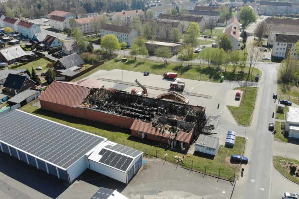 Diese Luftaufnahme zeigt das ganze Ausmaß des verheerenden Brandes.