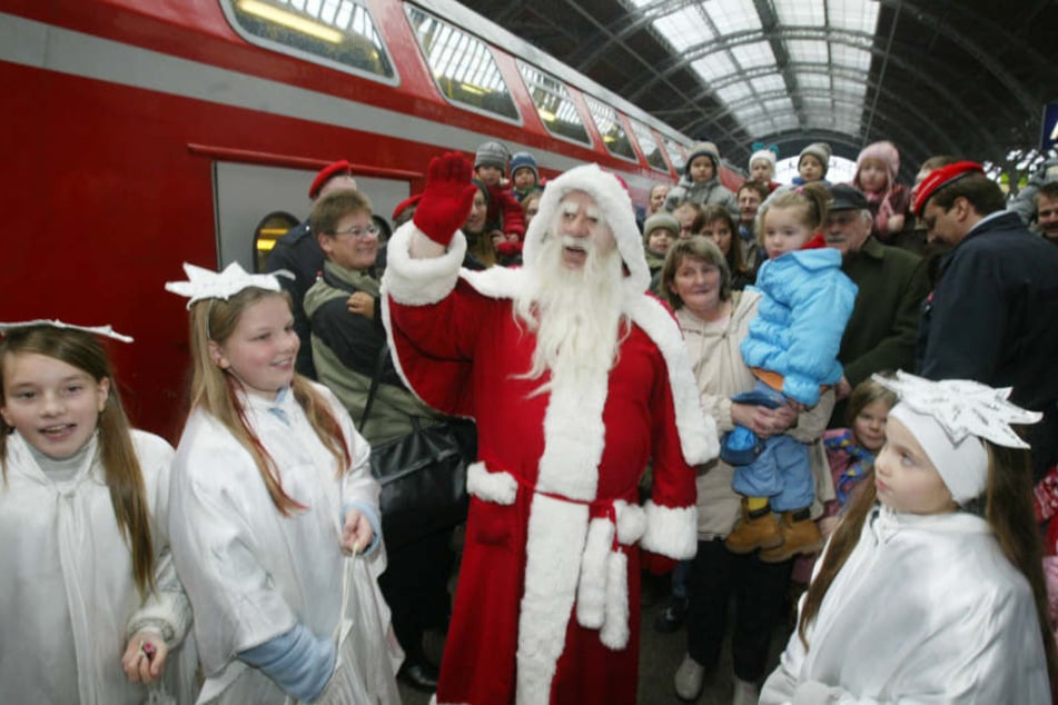 Ein erfahrener, sympathischer Bühnendarsteller wird ab Samstag den Weihnachtsmann spielen. Er verkörperte in den verganenen Jahrzehnten schon unzählige Male den Bärtigen.