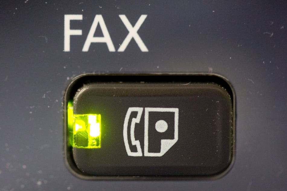 Behörden setzten lange auf das Fax, da Dokumente schnell und rechtssicher versendet werden konnten. (Symbolbild)