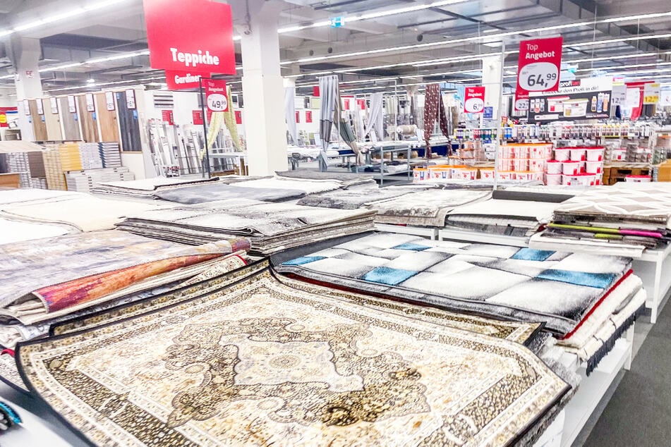 Möbelhaus gibt Sofas und Betten fünf Stunden lang stark reduziert ab