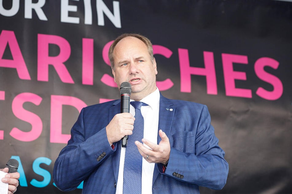 Oberbürgermeister Dirk Hilbert (47,FDP) hielt eine Rede.