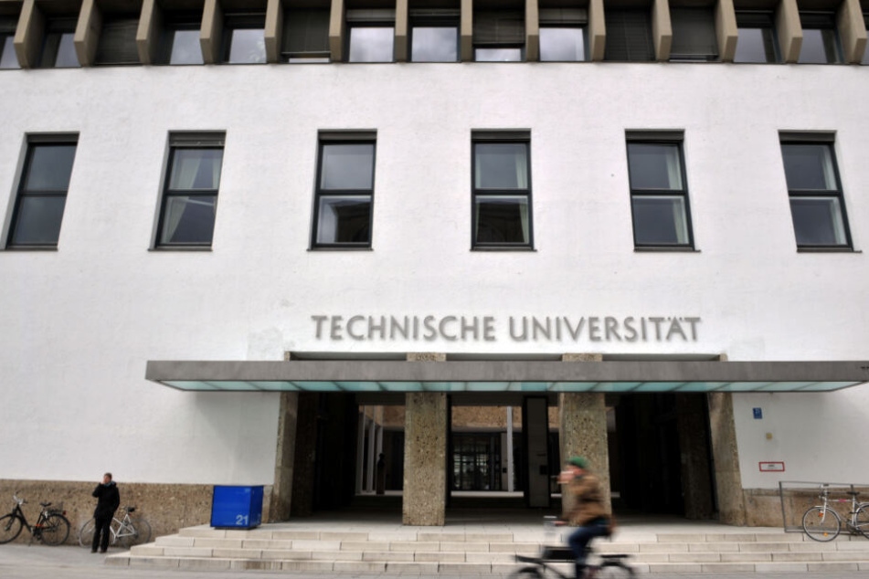 Der Eingang zur Technischen Universität München.