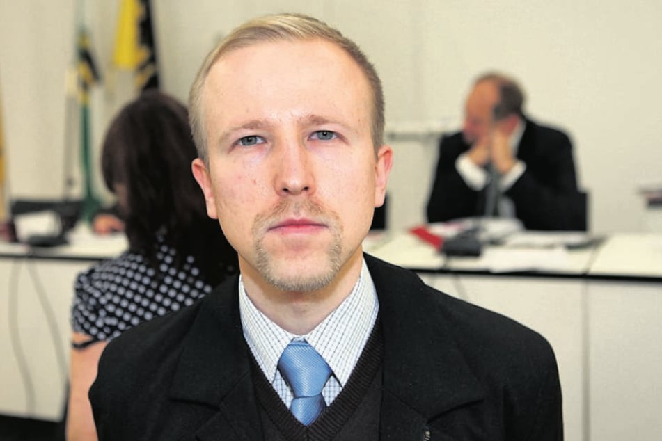 AfD-Chef Gordon Engler (33) will die Parkplätze an der Loschwitzer Brücke erhalten.