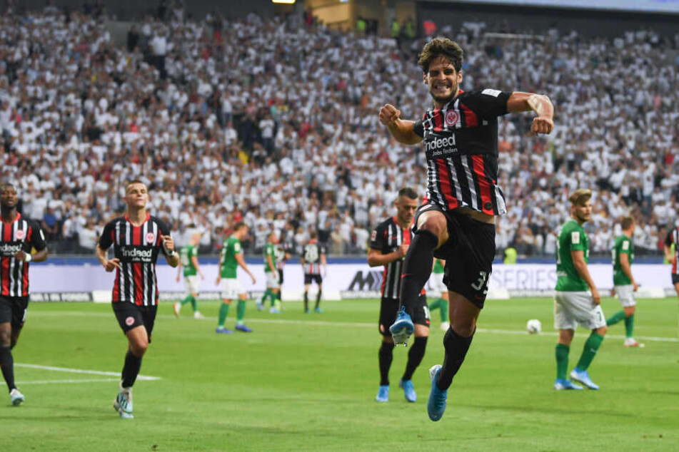 Eintracht-Matchwinner Goncalo Paciencia (im Vordergrund) bejubelt seinen Treffer zum zwischenzeitlichen 1:0.