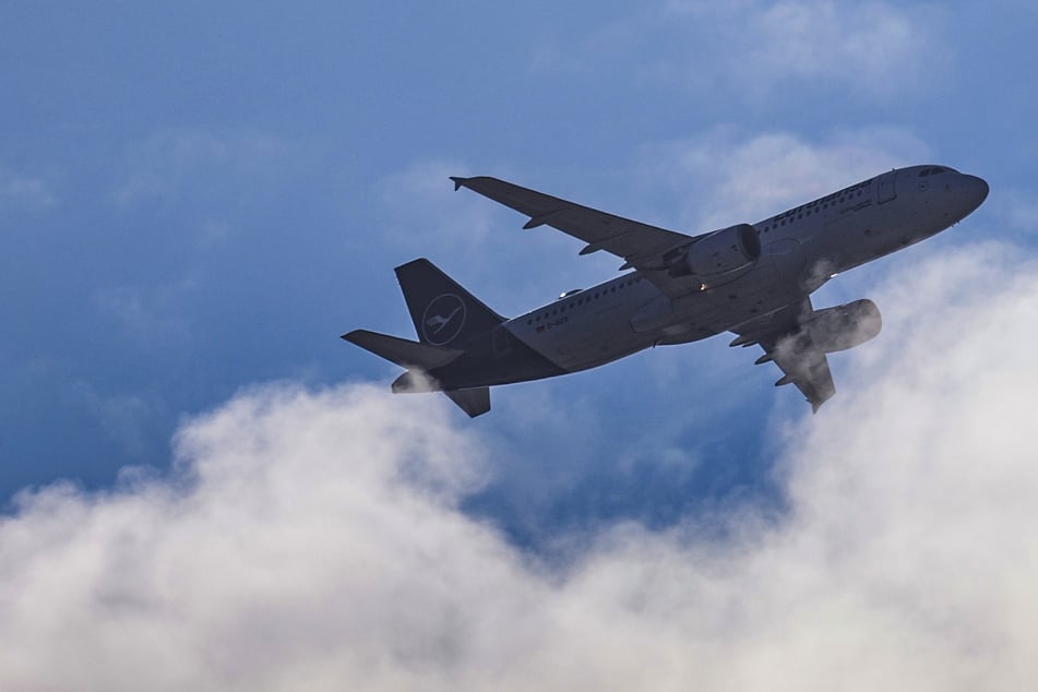 Tragödie nur knapp entgangen: Flugzeug bei Prag beinahe abgestürzt