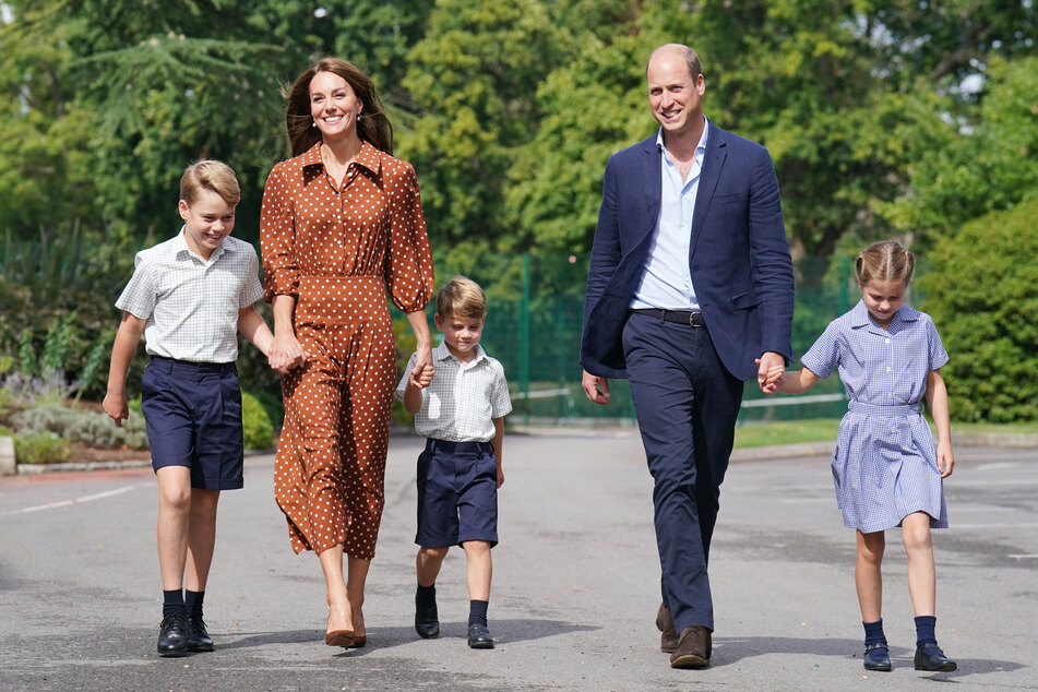 (From L) Britain's Prince George, Kate Middleton, Prince Louis, Prince William, and Princess Charlotte arrive at Lambrook School in Berkshire on September 7, 2022.
