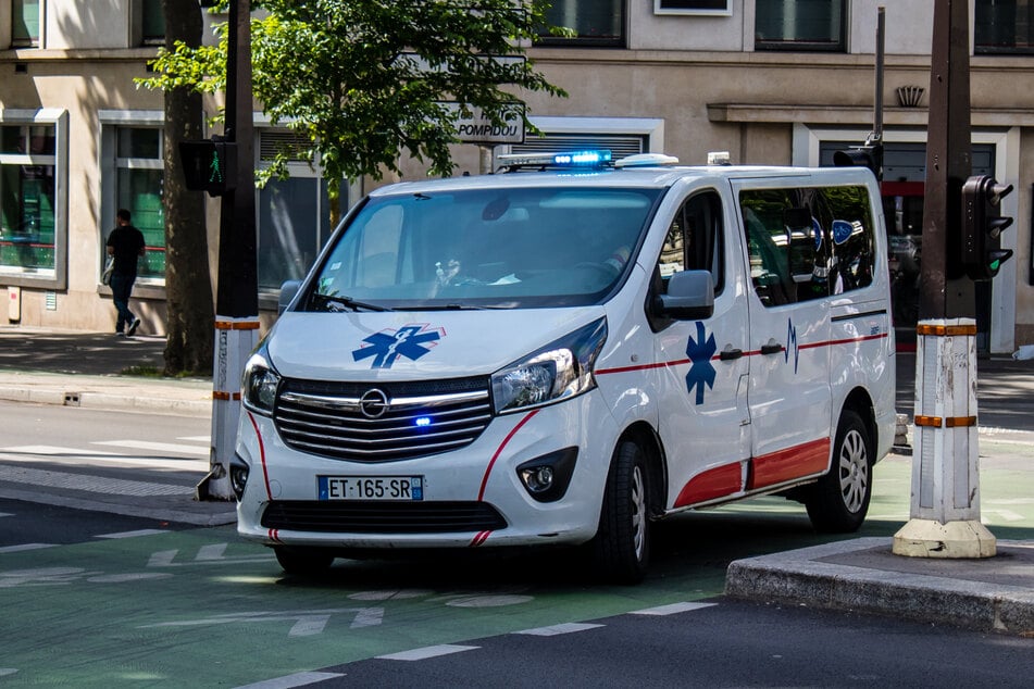 Ismaël (2) wurde mit dem Rettungswagen in ein Krankenhaus gebracht. (Symbolbild)