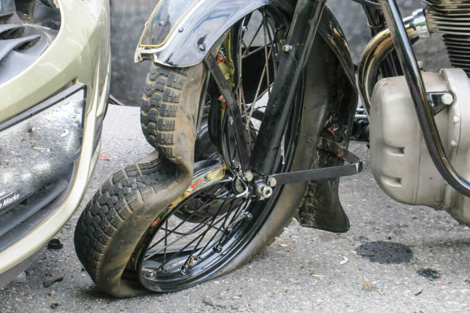 Das Motorrad wurde stark beschädigt.